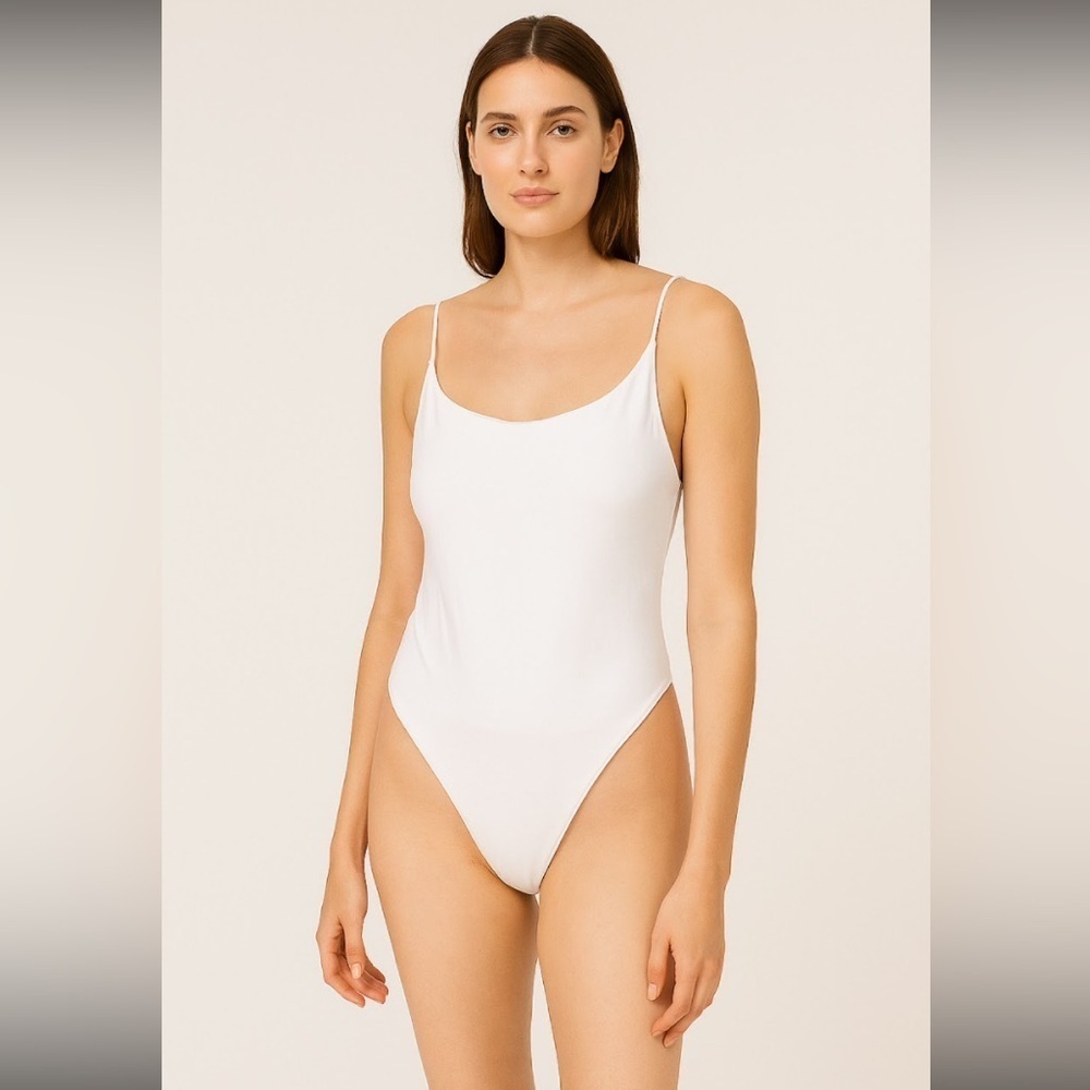 Women’s White Spaghetti Strap Bodysuit medium 16-20” new with tags